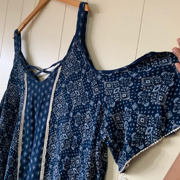 Flowy Cutout Navy and Blue Top - Picture 2 of 3